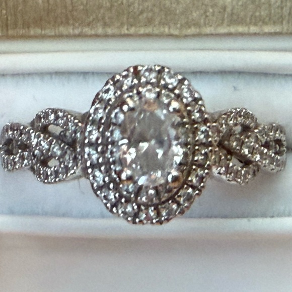 Neil Lane Engagement Ring - Picture 1 of 4